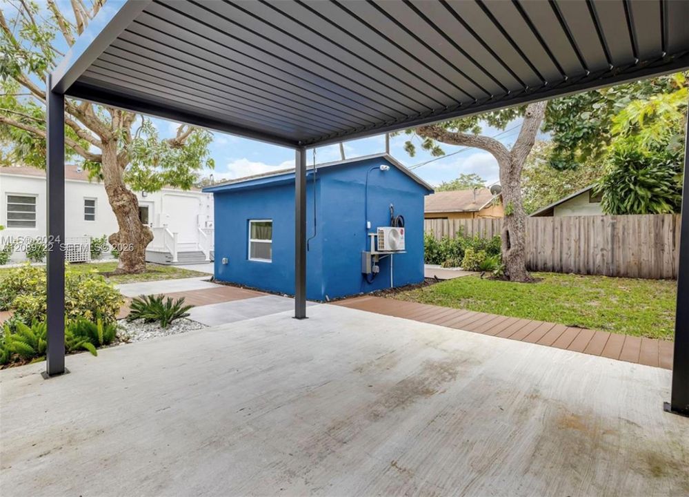For Rent: $4,200 (3 beds, 2 baths, 1204 Square Feet)