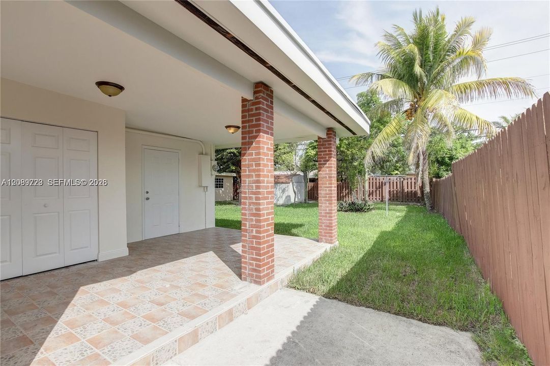 For Sale: $770,000 (5 beds, 3 baths, 2818 Square Feet)