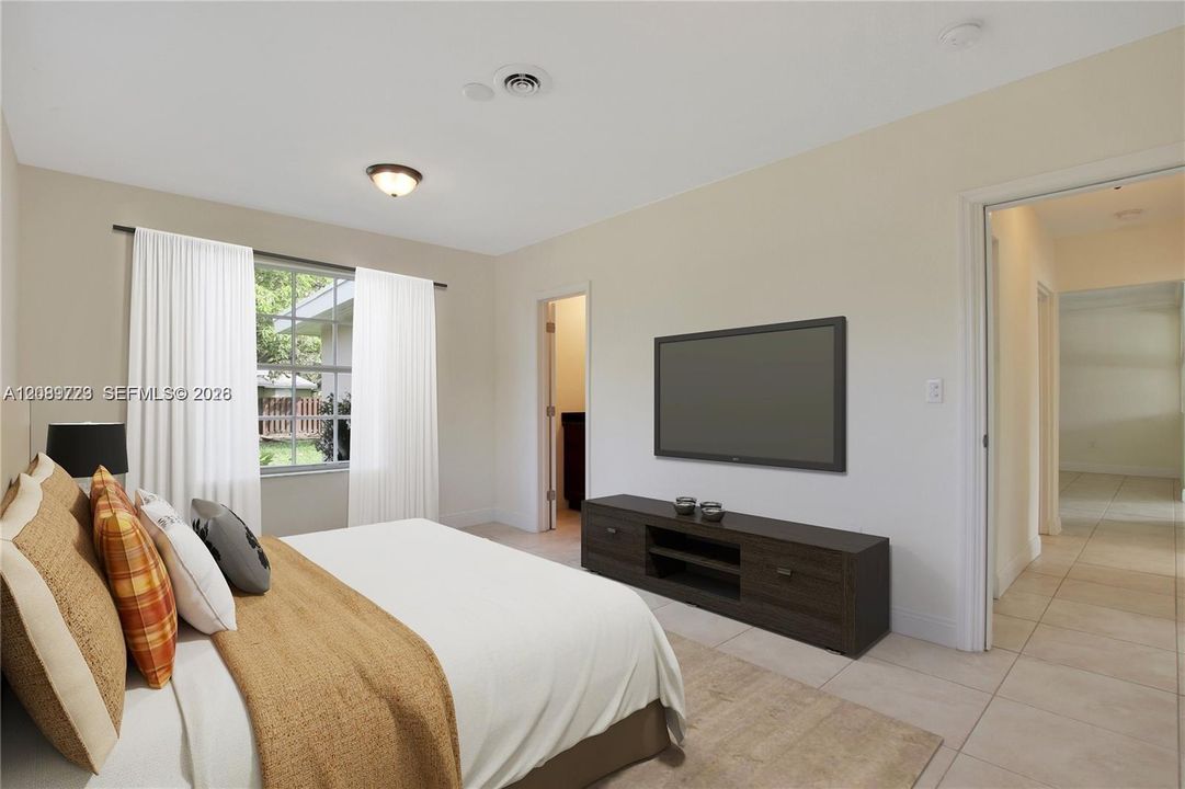 For Sale: $770,000 (5 beds, 3 baths, 2818 Square Feet)