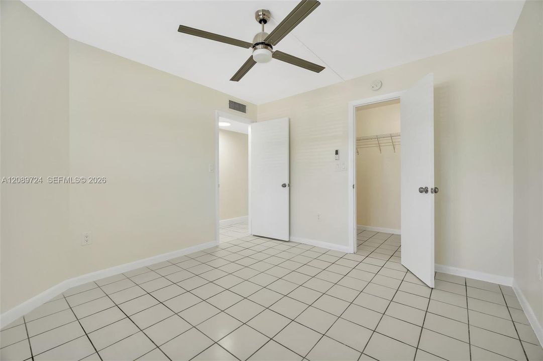 For Sale: $280,000 (2 beds, 2 baths, 936 Square Feet)