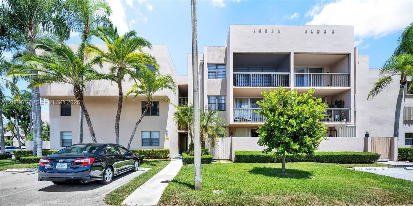 For Sale: $280,000 (2 beds, 2 baths, 936 Square Feet)