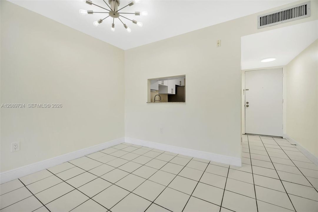 For Sale: $280,000 (2 beds, 2 baths, 936 Square Feet)