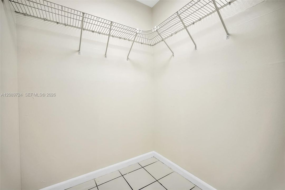 For Sale: $280,000 (2 beds, 2 baths, 936 Square Feet)
