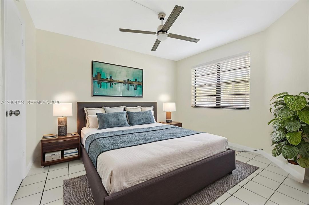 For Sale: $280,000 (2 beds, 2 baths, 936 Square Feet)