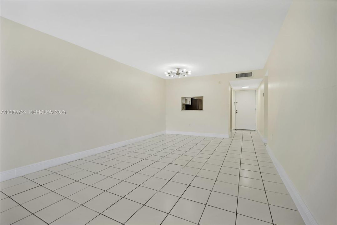 For Sale: $280,000 (2 beds, 2 baths, 936 Square Feet)