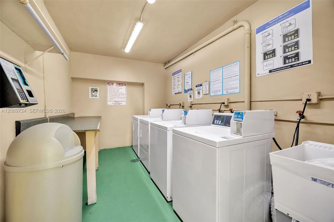 For Sale: $280,000 (2 beds, 2 baths, 936 Square Feet)