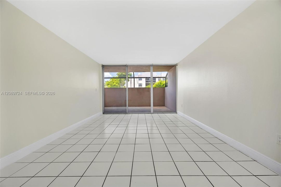 For Sale: $280,000 (2 beds, 2 baths, 936 Square Feet)
