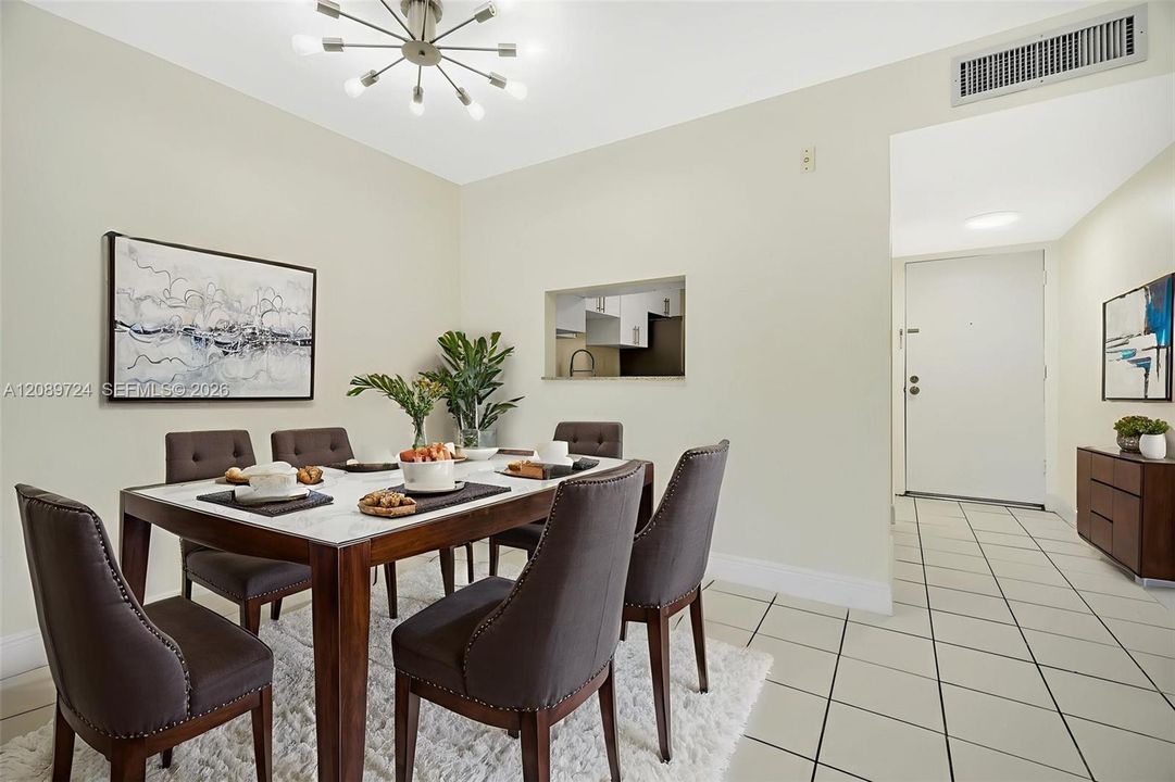 For Sale: $280,000 (2 beds, 2 baths, 936 Square Feet)