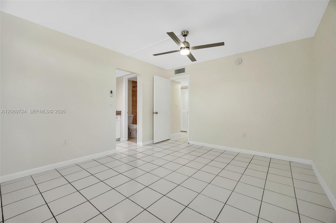 For Sale: $280,000 (2 beds, 2 baths, 936 Square Feet)