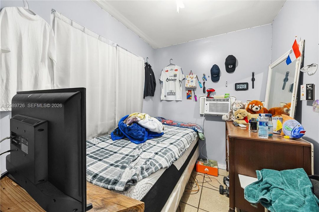 For Sale: $279,999 (2 beds, 1 baths, 840 Square Feet)