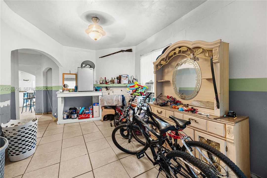 For Sale: $279,999 (2 beds, 1 baths, 840 Square Feet)