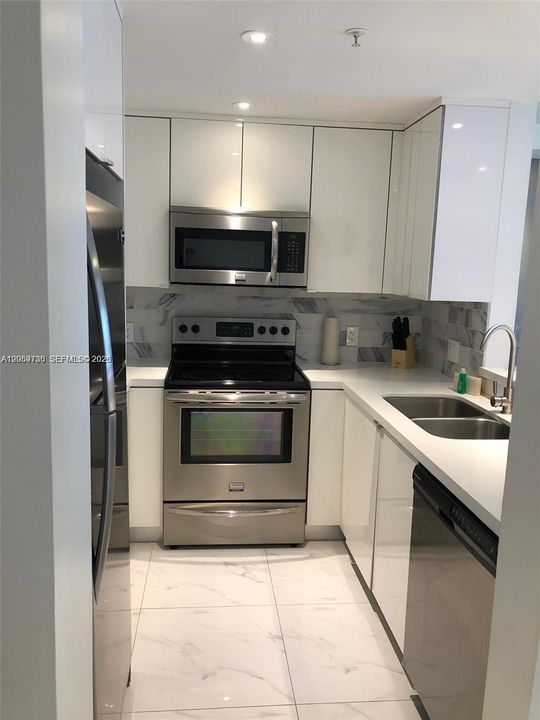 For Rent: $2,800 (1 beds, 1 baths, 640 Square Feet)