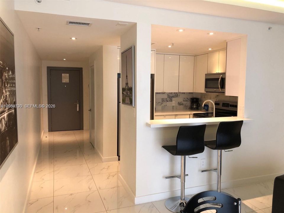 For Rent: $2,800 (1 beds, 1 baths, 640 Square Feet)