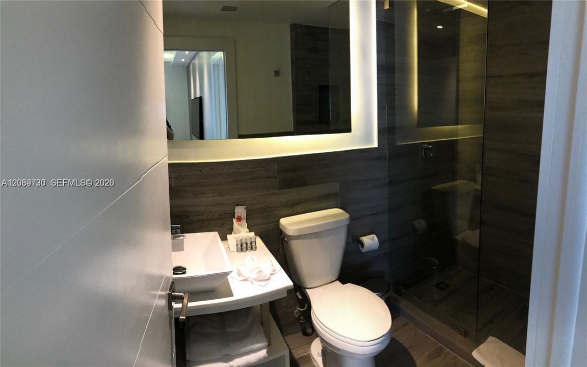 For Rent: $2,800 (1 beds, 1 baths, 640 Square Feet)