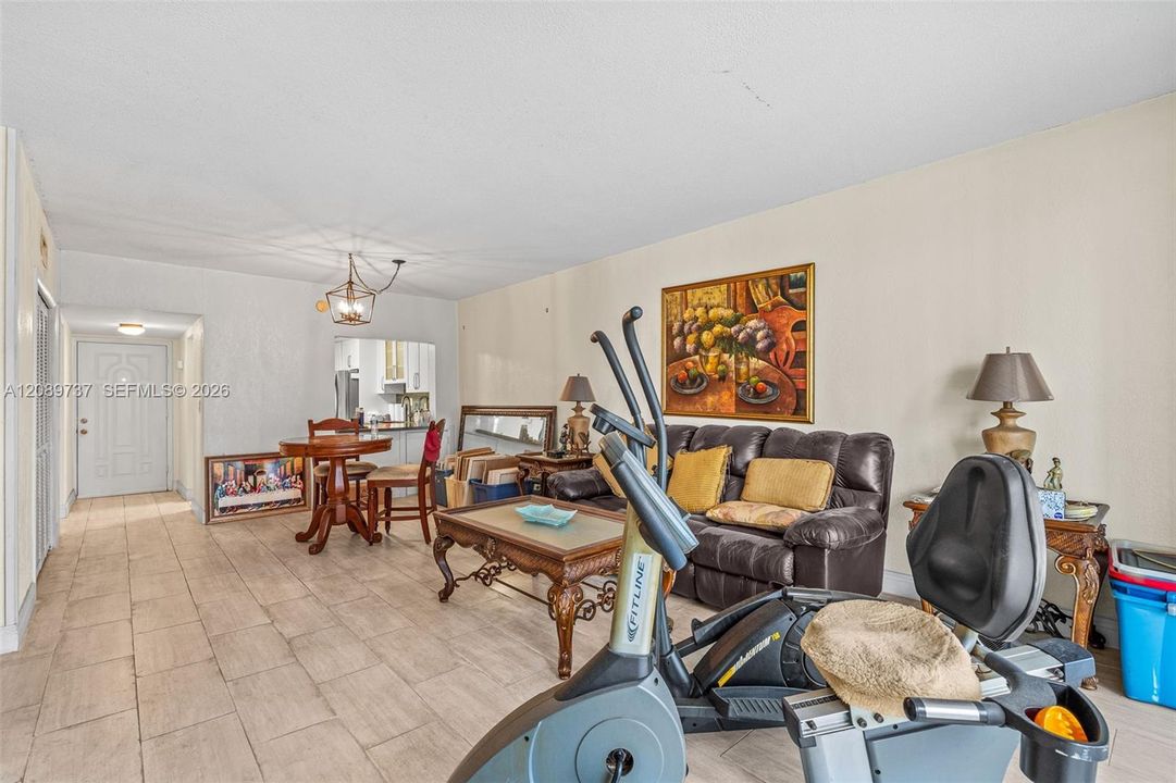 For Sale: $229,000 (2 beds, 2 baths, 1132 Square Feet)