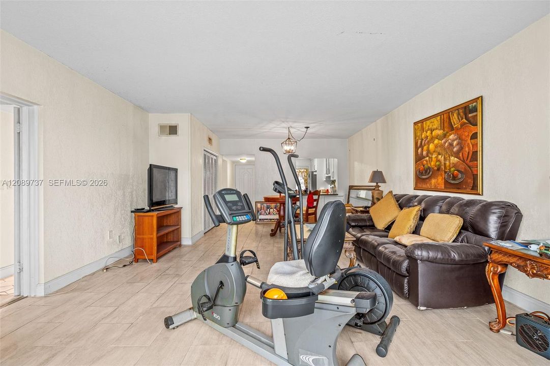 For Sale: $229,000 (2 beds, 2 baths, 1132 Square Feet)