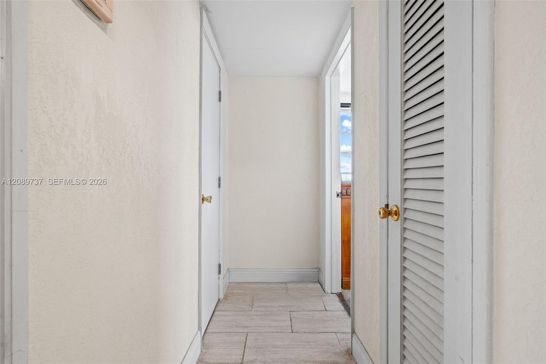 For Sale: $229,000 (2 beds, 2 baths, 1132 Square Feet)