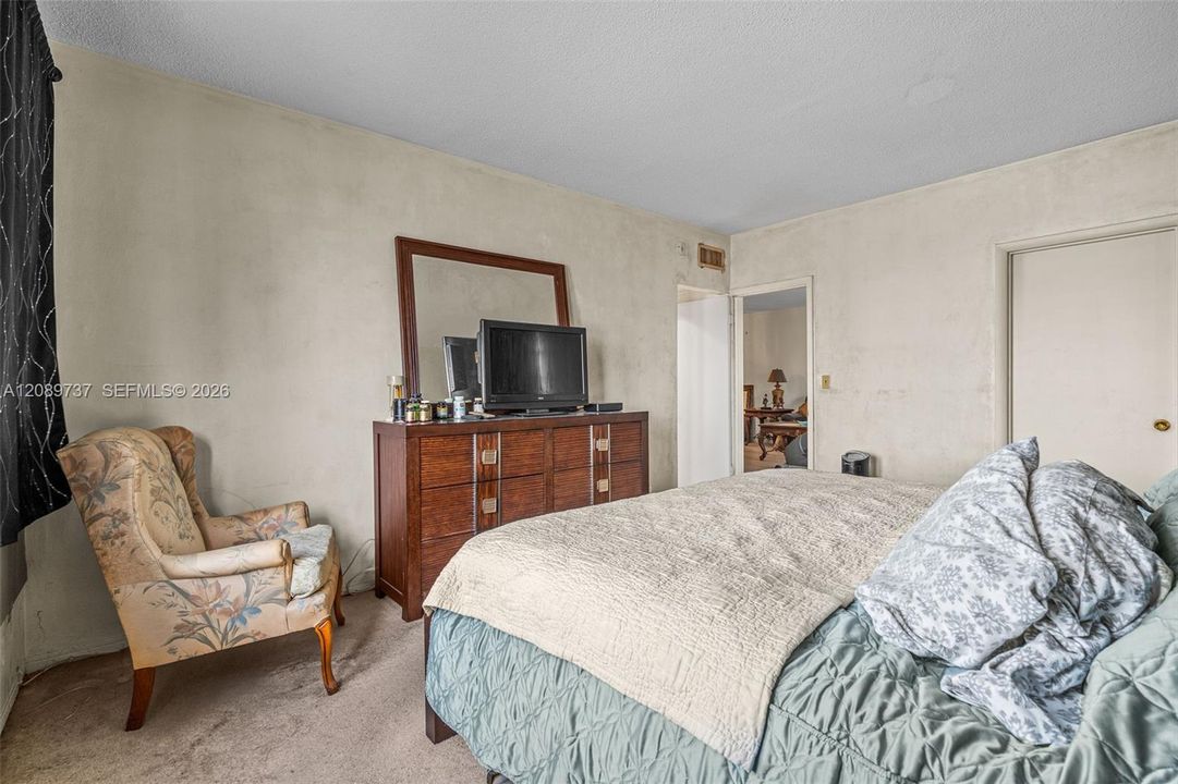 For Sale: $229,000 (2 beds, 2 baths, 1132 Square Feet)