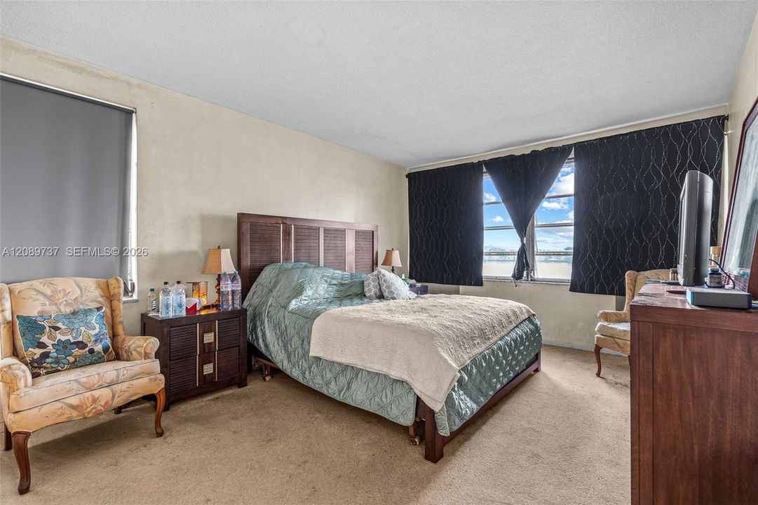 For Sale: $229,000 (2 beds, 2 baths, 1132 Square Feet)