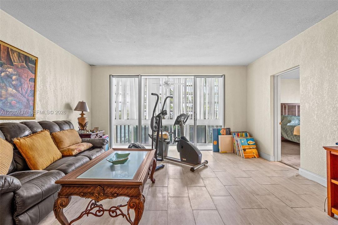 For Sale: $229,000 (2 beds, 2 baths, 1132 Square Feet)