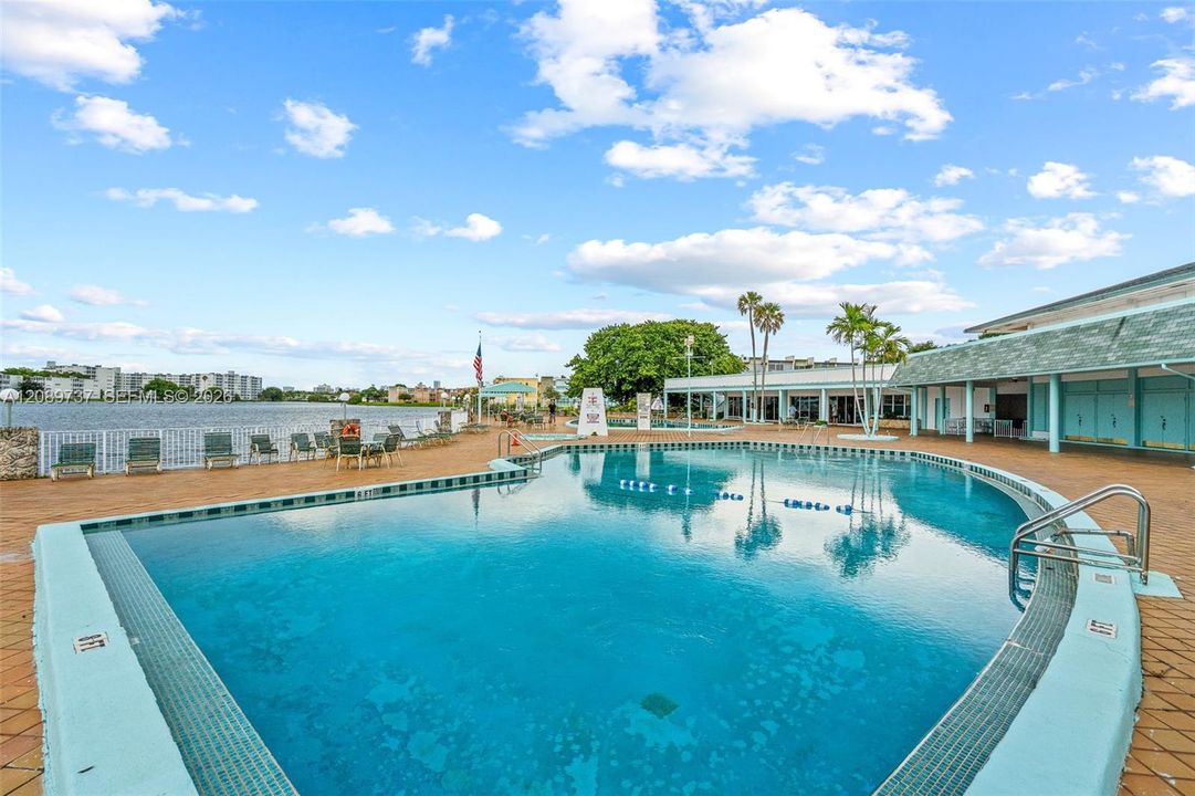 For Sale: $229,000 (2 beds, 2 baths, 1132 Square Feet)