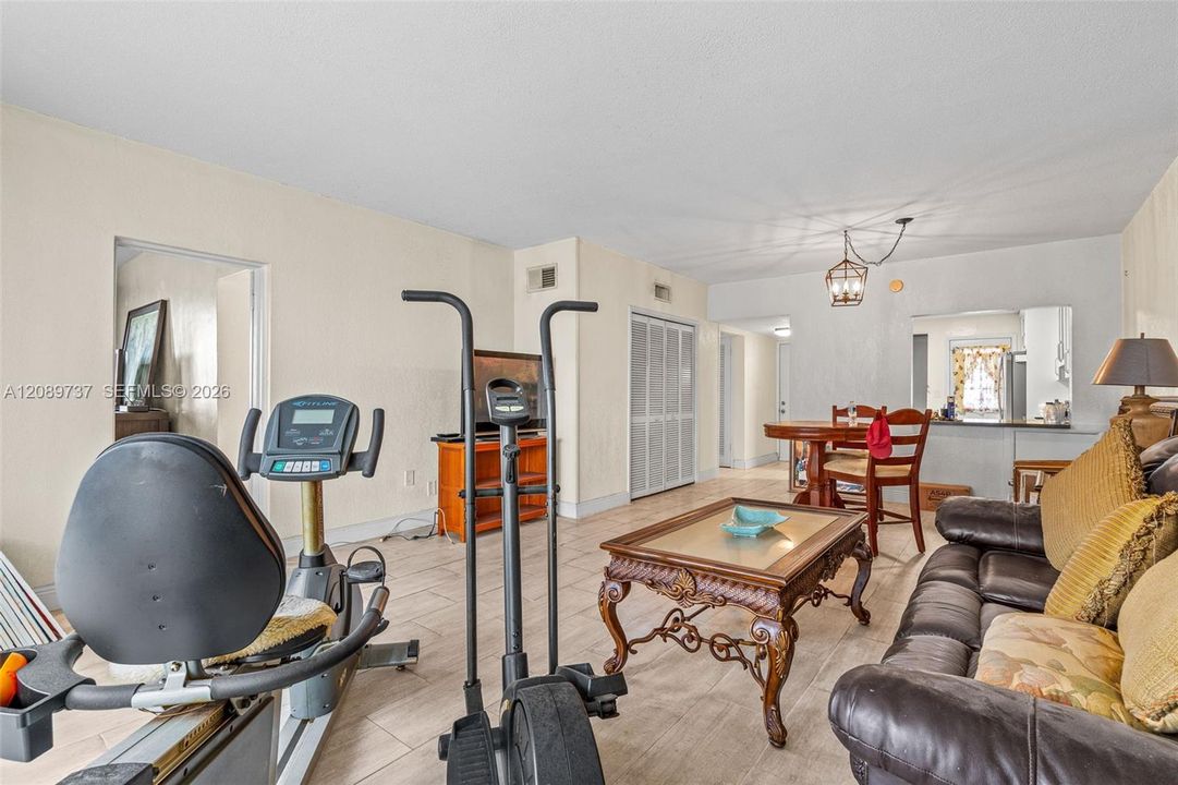 For Sale: $229,000 (2 beds, 2 baths, 1132 Square Feet)