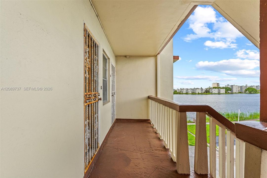 For Sale: $229,000 (2 beds, 2 baths, 1132 Square Feet)