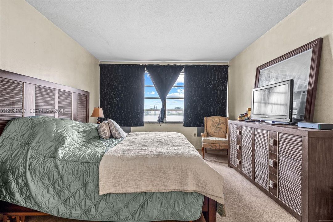 For Sale: $229,000 (2 beds, 2 baths, 1132 Square Feet)