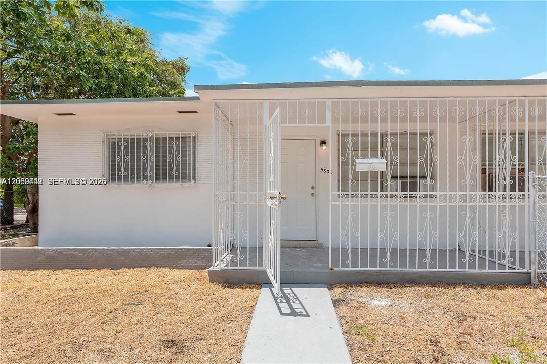 For Rent: $2,295 (2 beds, 1 baths, 1540 Square Feet)