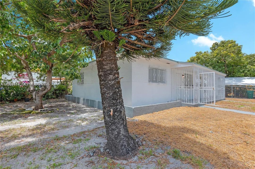 For Rent: $2,295 (2 beds, 1 baths, 1540 Square Feet)