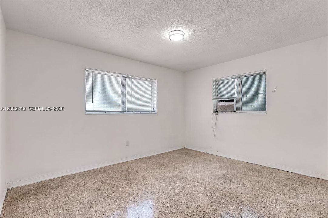 For Rent: $2,295 (2 beds, 1 baths, 1540 Square Feet)