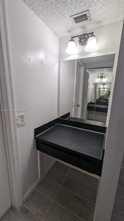 En Venta: $215,000 (2 camas, 2 baños, 1091 Pies cuadrados)