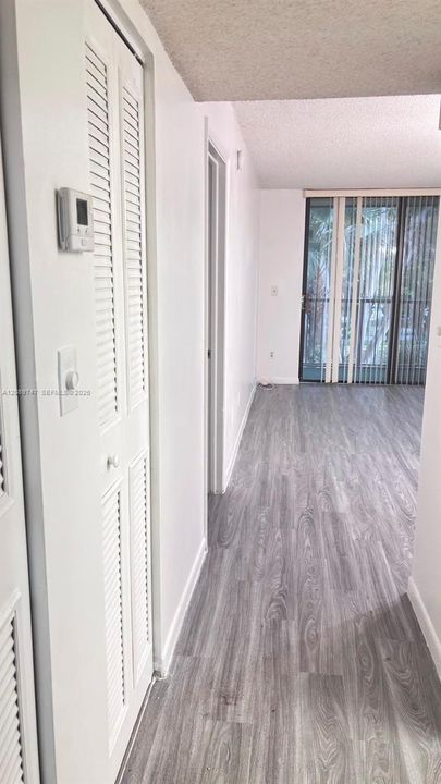 Active With Contract: $1,800 (1 beds, 1 baths, 614 Square Feet)