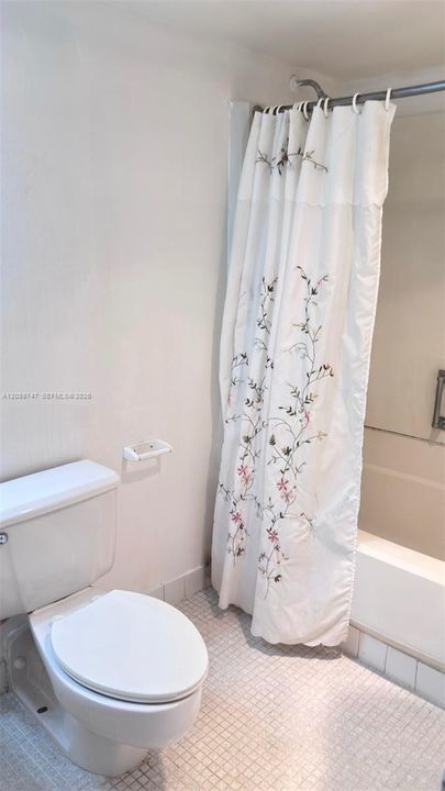 Active With Contract: $1,800 (1 beds, 1 baths, 614 Square Feet)