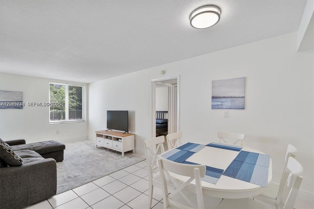 For Rent: $2,299 (2 beds, 2 baths, 937 Square Feet)