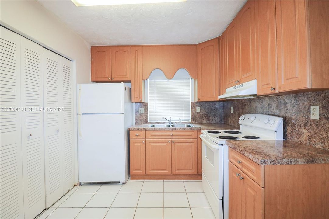 В аренду: $1,600 (1 спален, 1 ванн, 700 Квадратных фут)