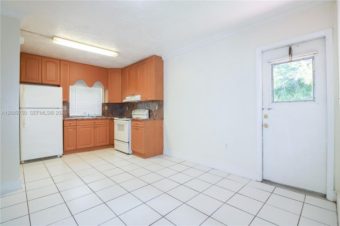 В аренду: $1,600 (1 спален, 1 ванн, 700 Квадратных фут)