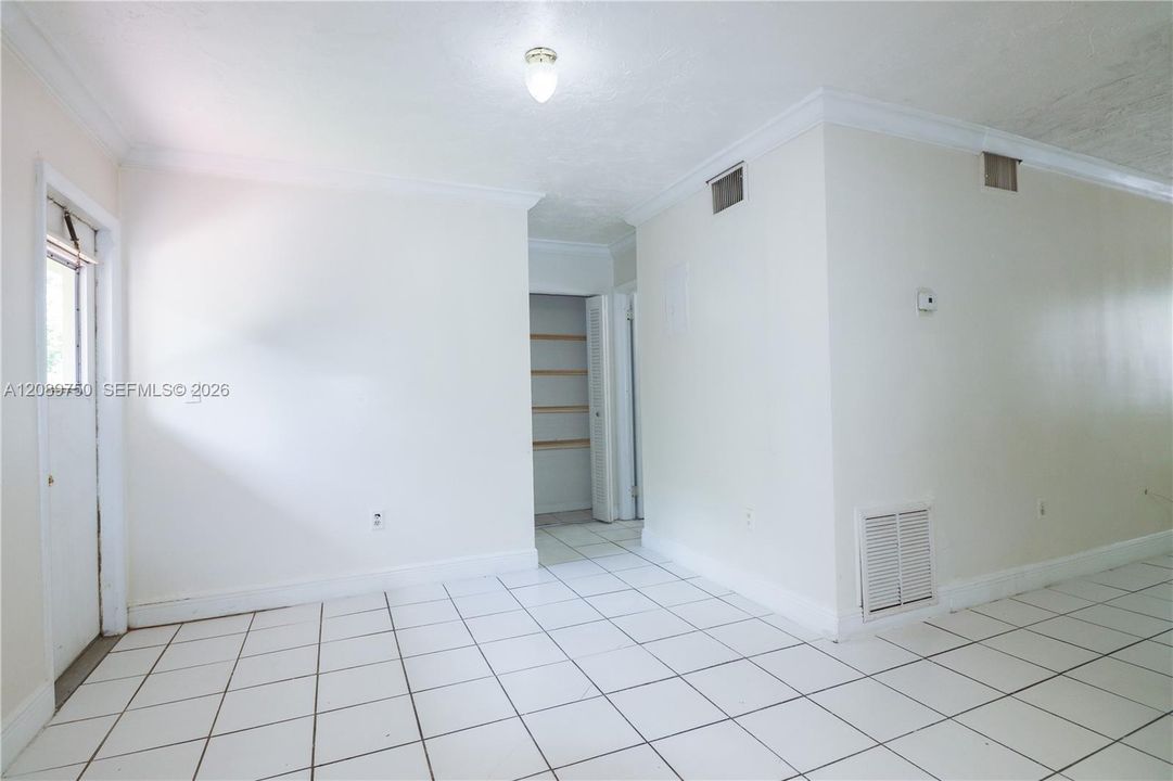 В аренду: $1,600 (1 спален, 1 ванн, 700 Квадратных фут)