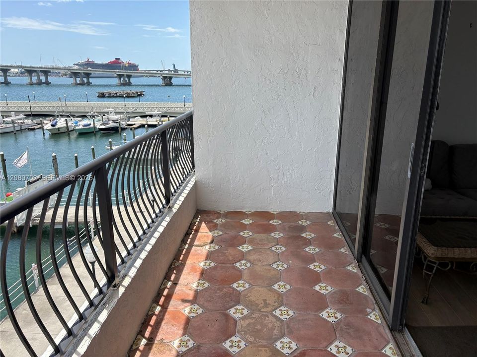 For Rent: $1,999 (0 beds, 1 baths, 400 Square Feet)