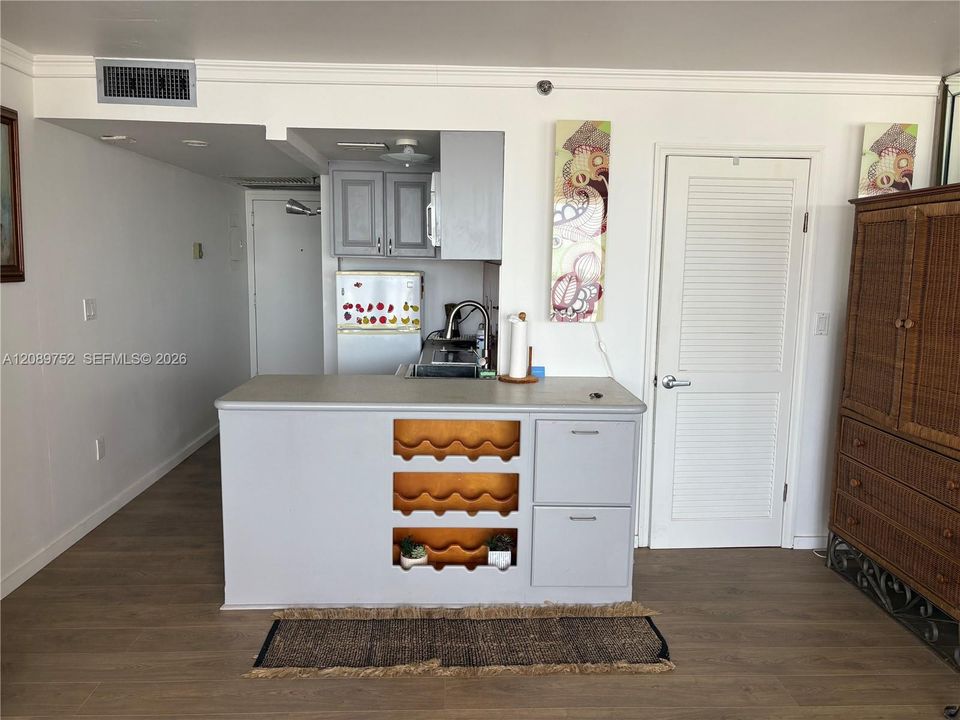 For Rent: $1,999 (0 beds, 1 baths, 400 Square Feet)