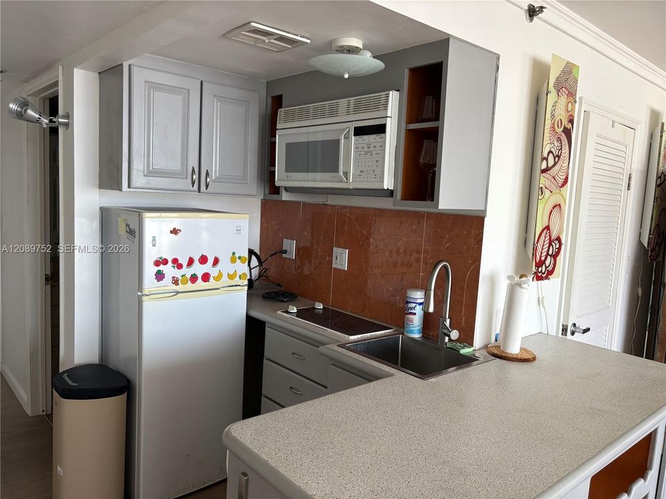 For Rent: $1,999 (0 beds, 1 baths, 400 Square Feet)