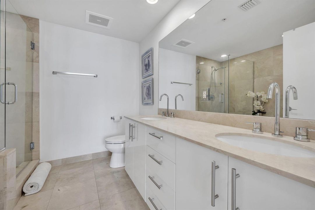 Primary Bathroom, Double Sink Vanity