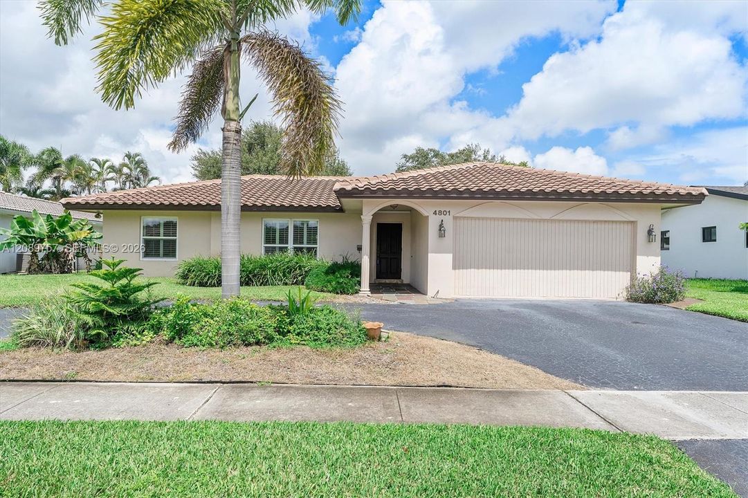 For Sale: $1,195,000 (3 beds, 2 baths, 2632 Square Feet)