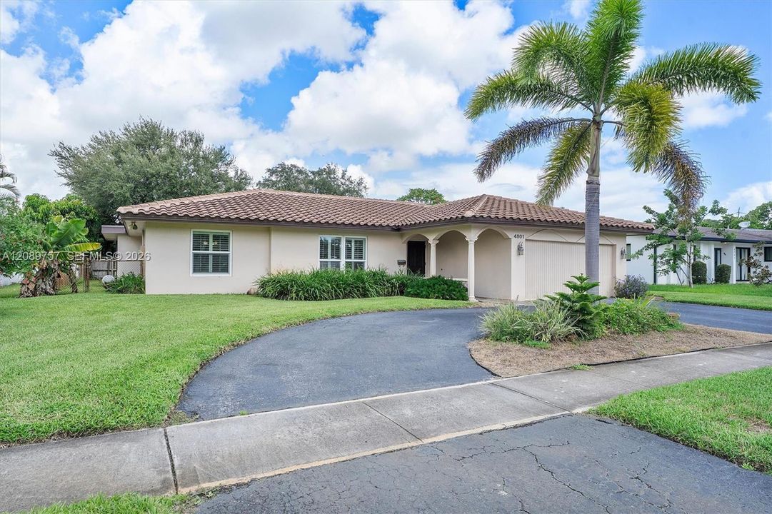 For Sale: $1,195,000 (3 beds, 2 baths, 2632 Square Feet)