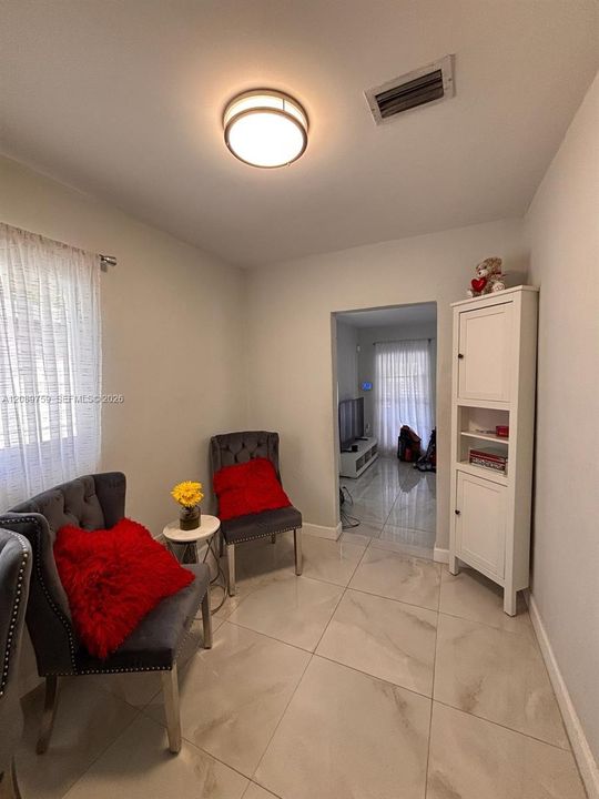 For Rent: $2,600 (2 beds, 1 baths, 1525 Square Feet)