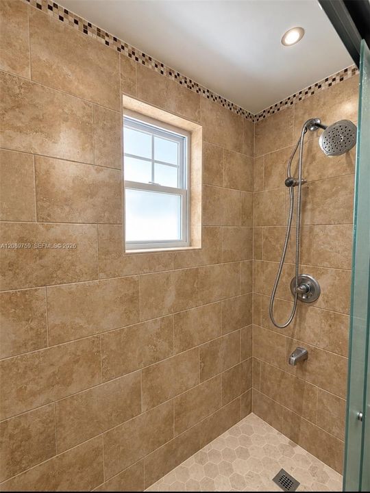 For Rent: $2,600 (2 beds, 1 baths, 1525 Square Feet)
