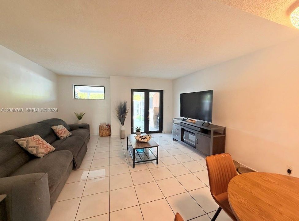 En Venta: $350,000 (3 camas, 2 baños, 1290 Pies cuadrados)