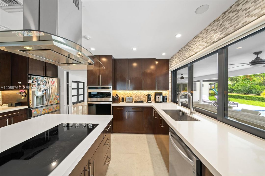 For Sale: $3,100,000 (4 beds, 4 baths, 2380 Square Feet)