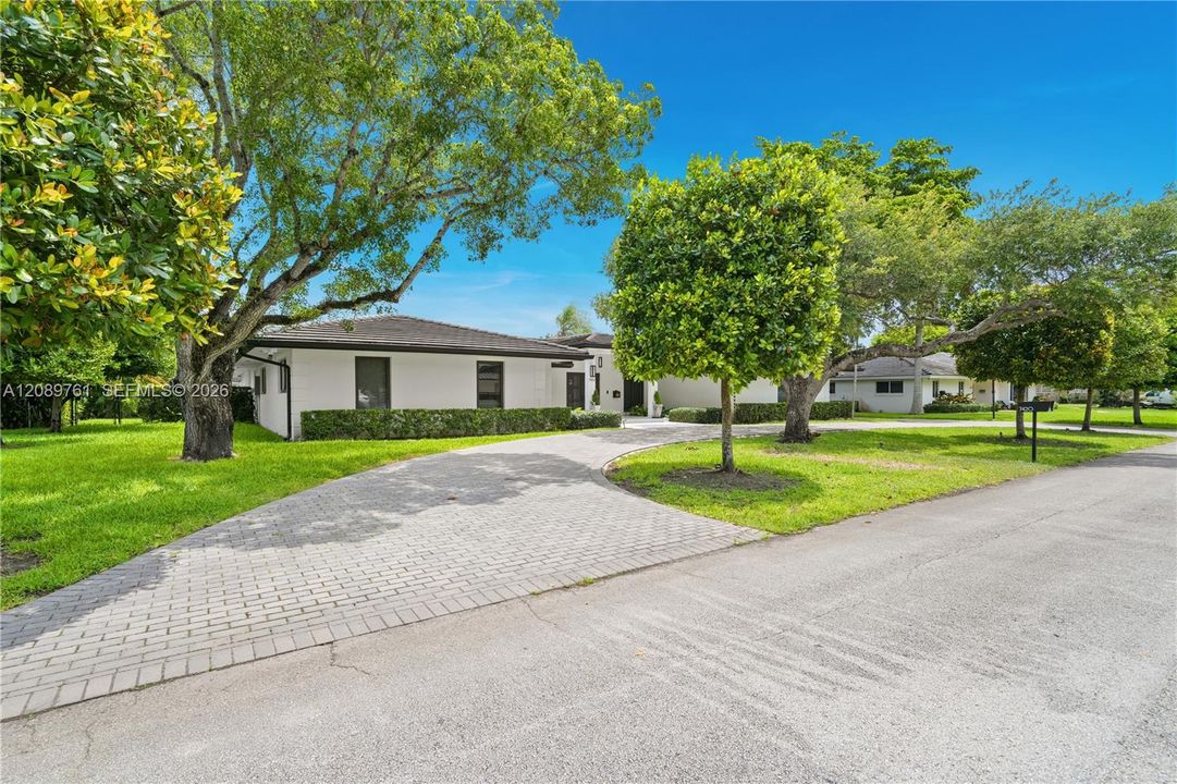 For Sale: $3,100,000 (4 beds, 4 baths, 2380 Square Feet)