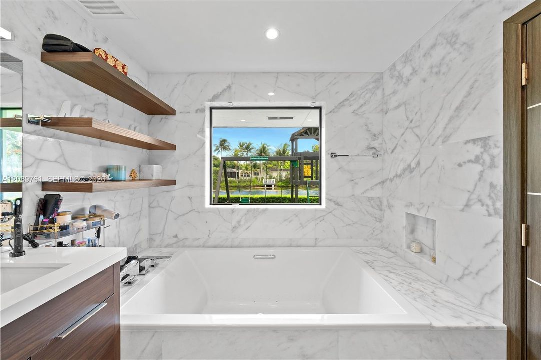 For Sale: $3,100,000 (4 beds, 4 baths, 2380 Square Feet)
